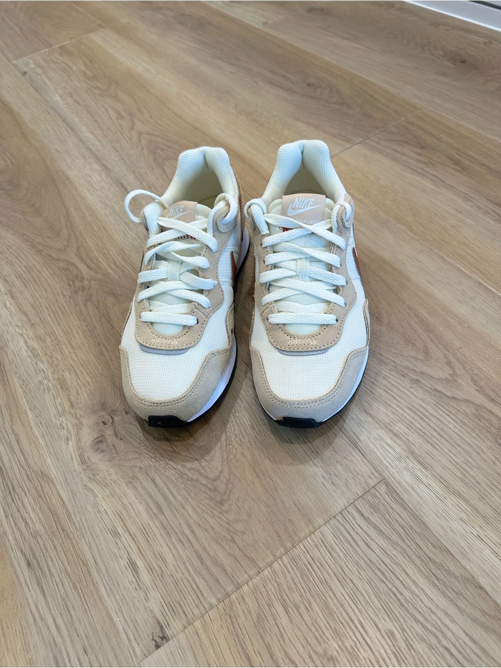 Nike Venture Runner Wide Coconut Milk Size 5 Brand New - Picture 5 of 8